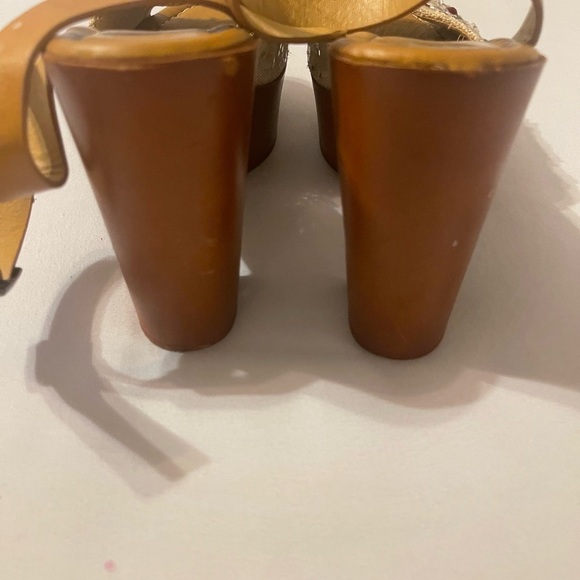 “Bamboo” Tan Sandals - Picture 3 of 9